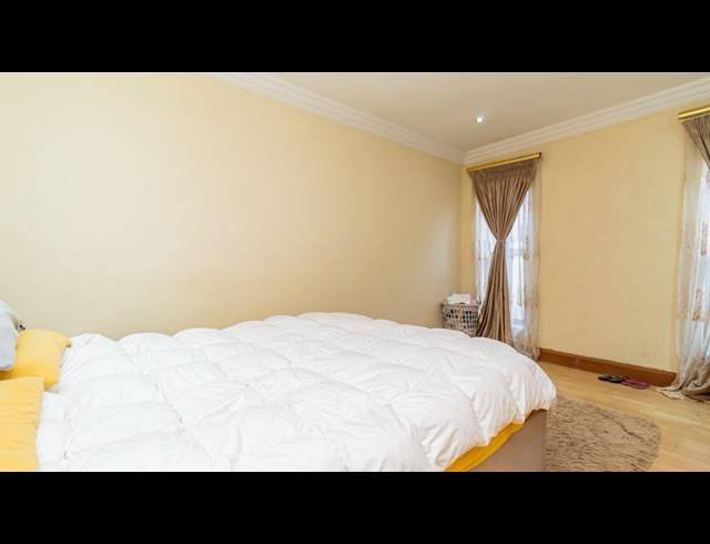 5 BEDROOM HOUSE FOR SALE IN MAHUBE VALLEY